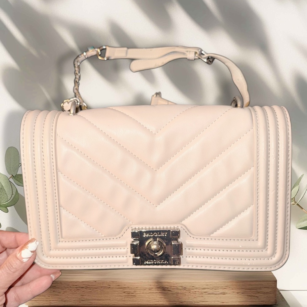 Badgley Mischka cream colored V Quilted Crossbody Bag